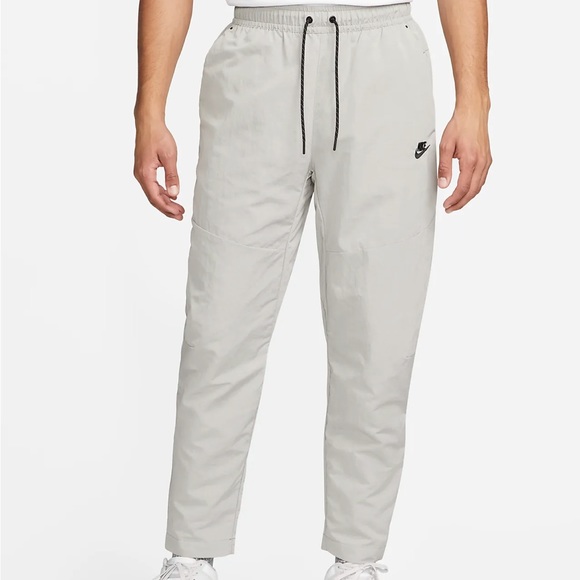 Nike Sportswear Tech Essentials - Picture 1 of 5